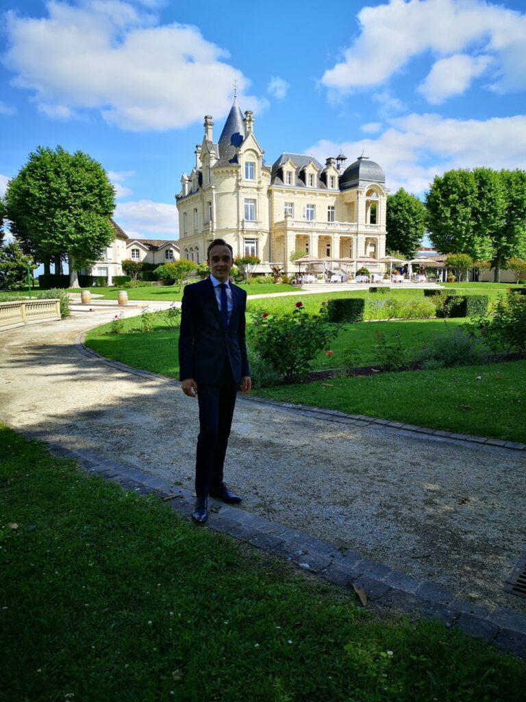 Étudiant lors d'un stage en alternance - Luxury Hotelschool